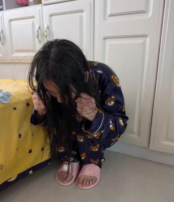 10倍配资可以找谁代注册 “初三女生在校被同学殴打13次，后确诊精神分裂”新进展：额尔古纳市启动全面复查