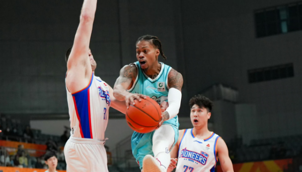 股票入门网 正式走人！CBA得分王被裁掉，黑马球队更换外援，冲击前八