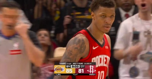 实盘配资平台查询 探花郎！小贾巴里·史密斯连续三分命中 帮助火箭艰难续命